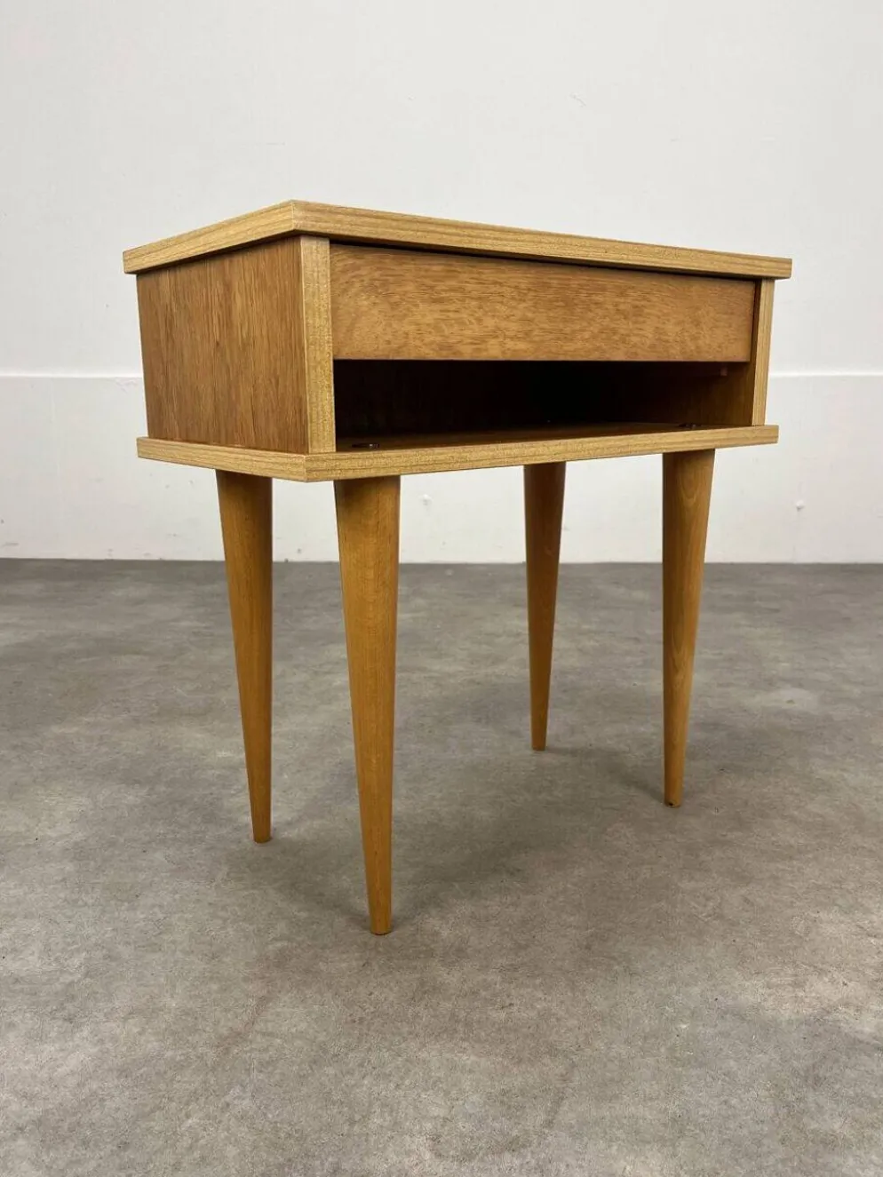 Table de chevet vintage bois blond, années 60