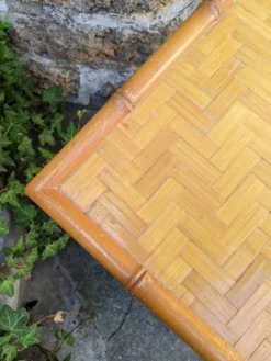 Table de chevet vintage bois effet bambou tressage artisanal japan style