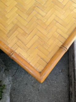 Table de chevet vintage bois effet bambou tressage artisanal japan style