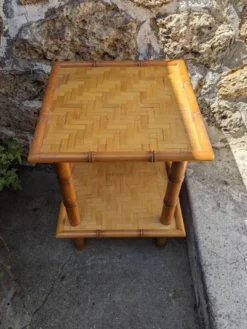 Table de chevet vintage bois effet bambou tressage artisanal japan style