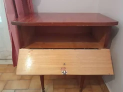 Table de chevet vintage en bois verni – style années 1950/60