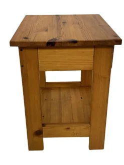 Table de chevet vintage en pin au design compact des années 70