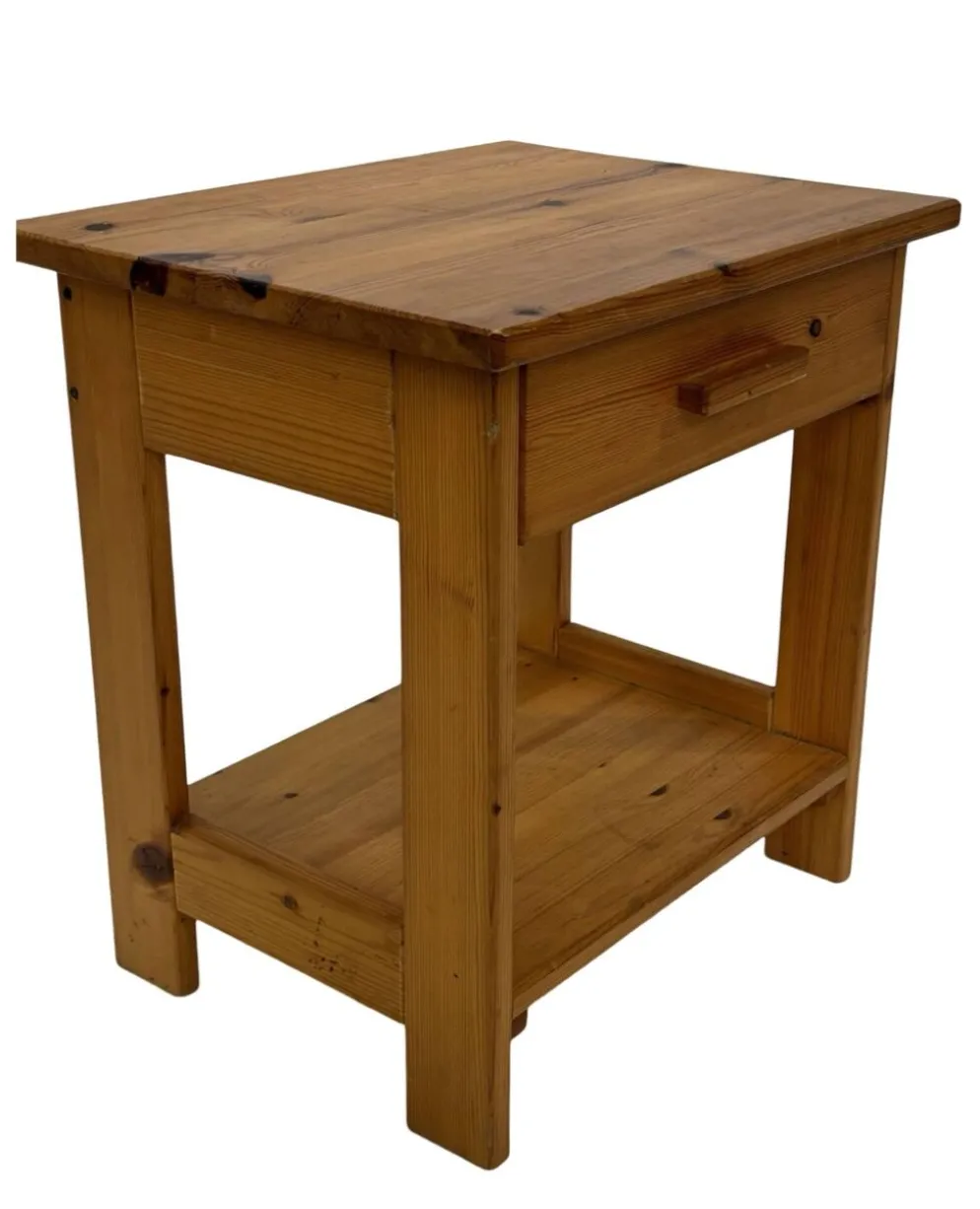 Table de chevet vintage en pin au design compact des années 70