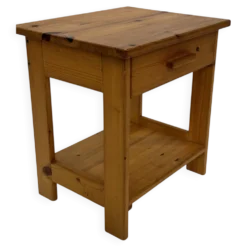Table de chevet vintage en pin au design compact des années 70