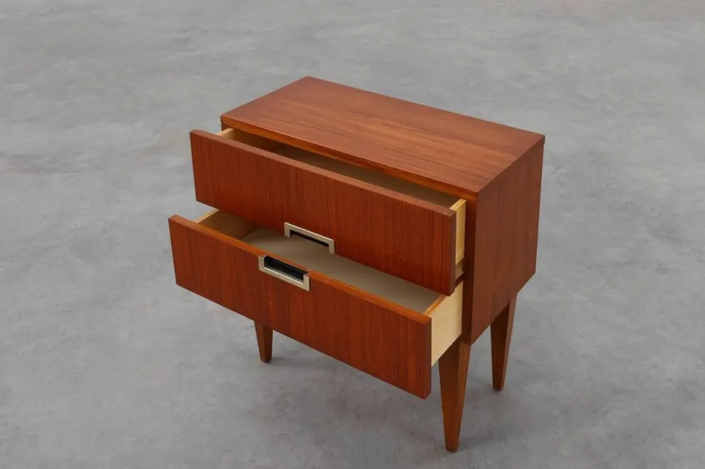 Table de chevet vintage en placage de teck avec 2 tiroirs, Belgique années 1950