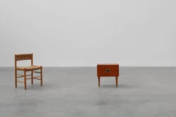 Table de chevet vintage en placage de teck avec 2 tiroirs, Belgique années 1950