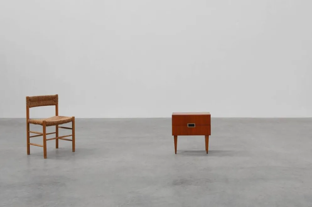 Table de chevet vintage en placage de teck avec 2 tiroirs, Belgique années 1950