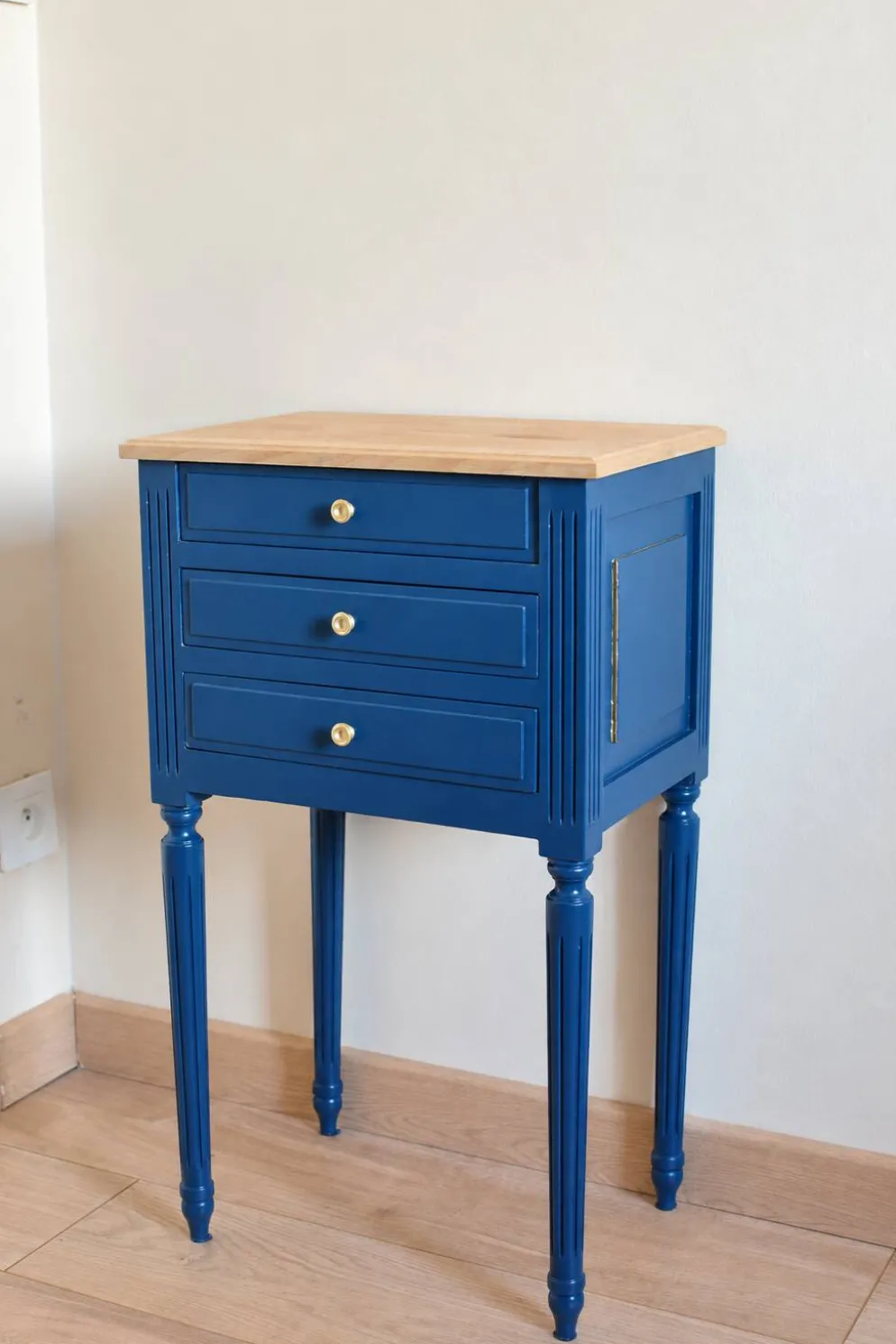 Table de chevet vintage luna — pièce unique
