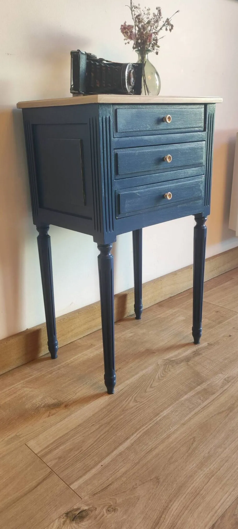 Table de chevet vintage luna — pièce unique