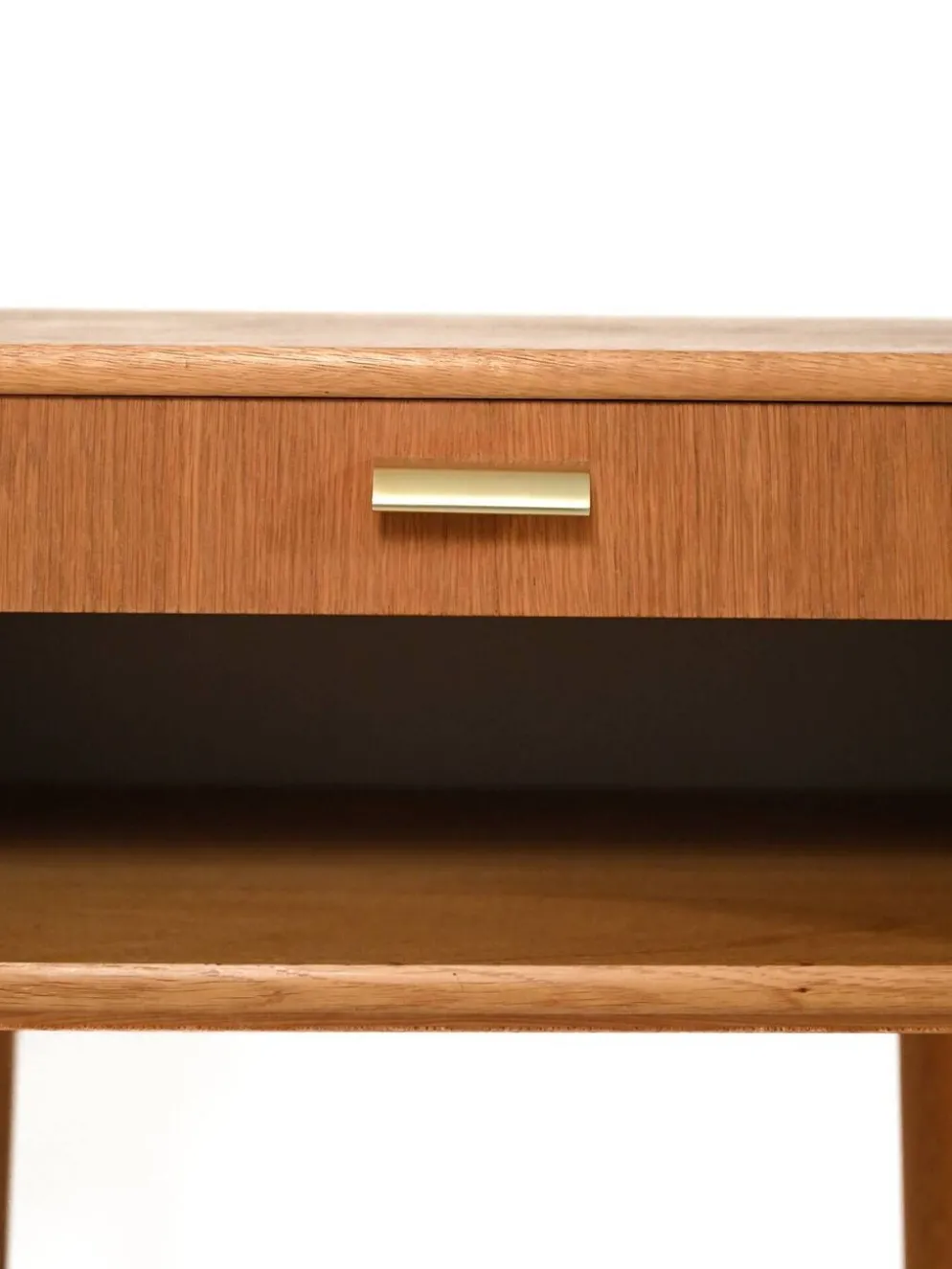 Table de chevet vintage scandinave avec poignée en laiton