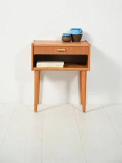 Table de chevet vintage scandinave avec poignée en laiton