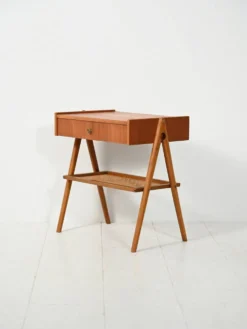 Table de chevet vintage scandinave en teck avec cannage de Vienne