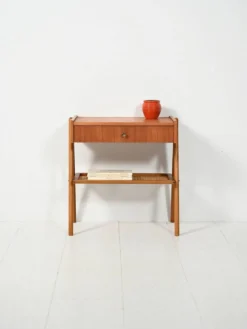 Table de chevet vintage scandinave en teck avec cannage de Vienne
