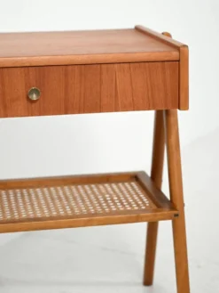 Table de chevet vintage scandinave en teck avec cannage de Vienne