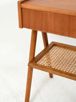 Table de chevet vintage scandinave en teck avec cannage de Vienne