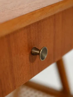 Table de chevet vintage scandinave en teck avec cannage de Vienne