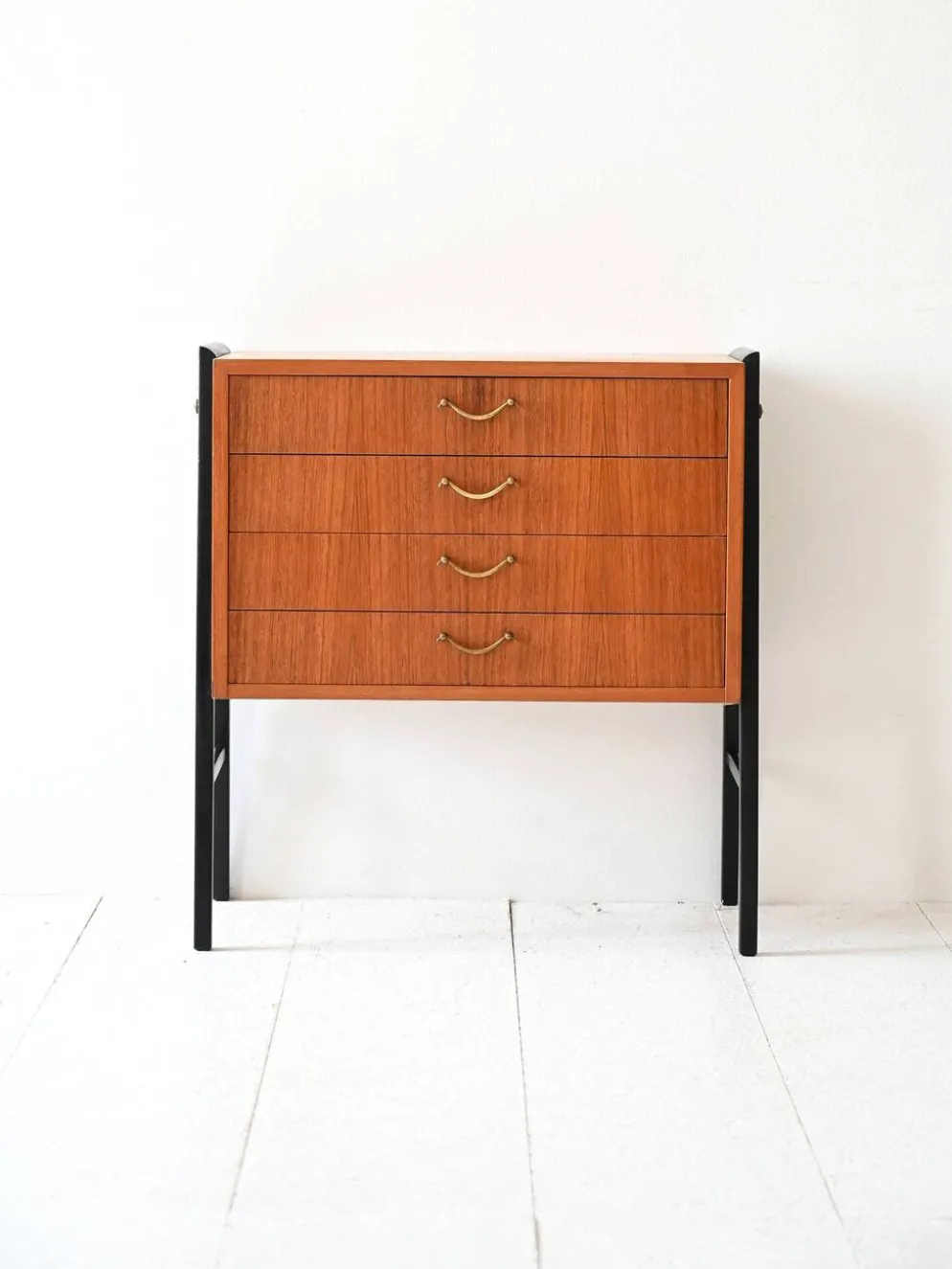 Table de chevet vintage scandinave en teck avec quatre tiroirs