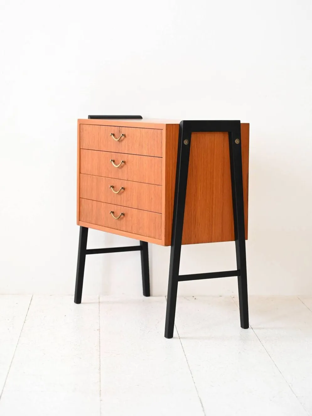 Table de chevet vintage scandinave en teck avec quatre tiroirs
