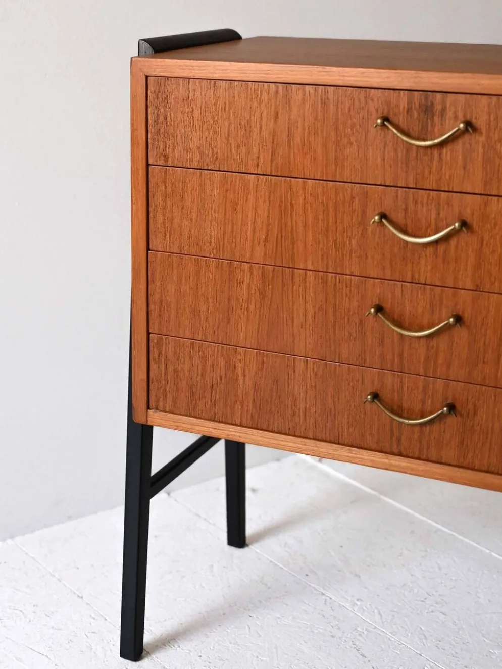 Table de chevet vintage scandinave en teck avec quatre tiroirs