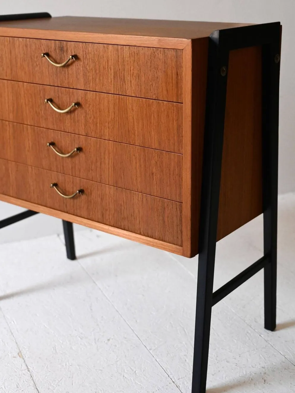 Table de chevet vintage scandinave en teck avec quatre tiroirs