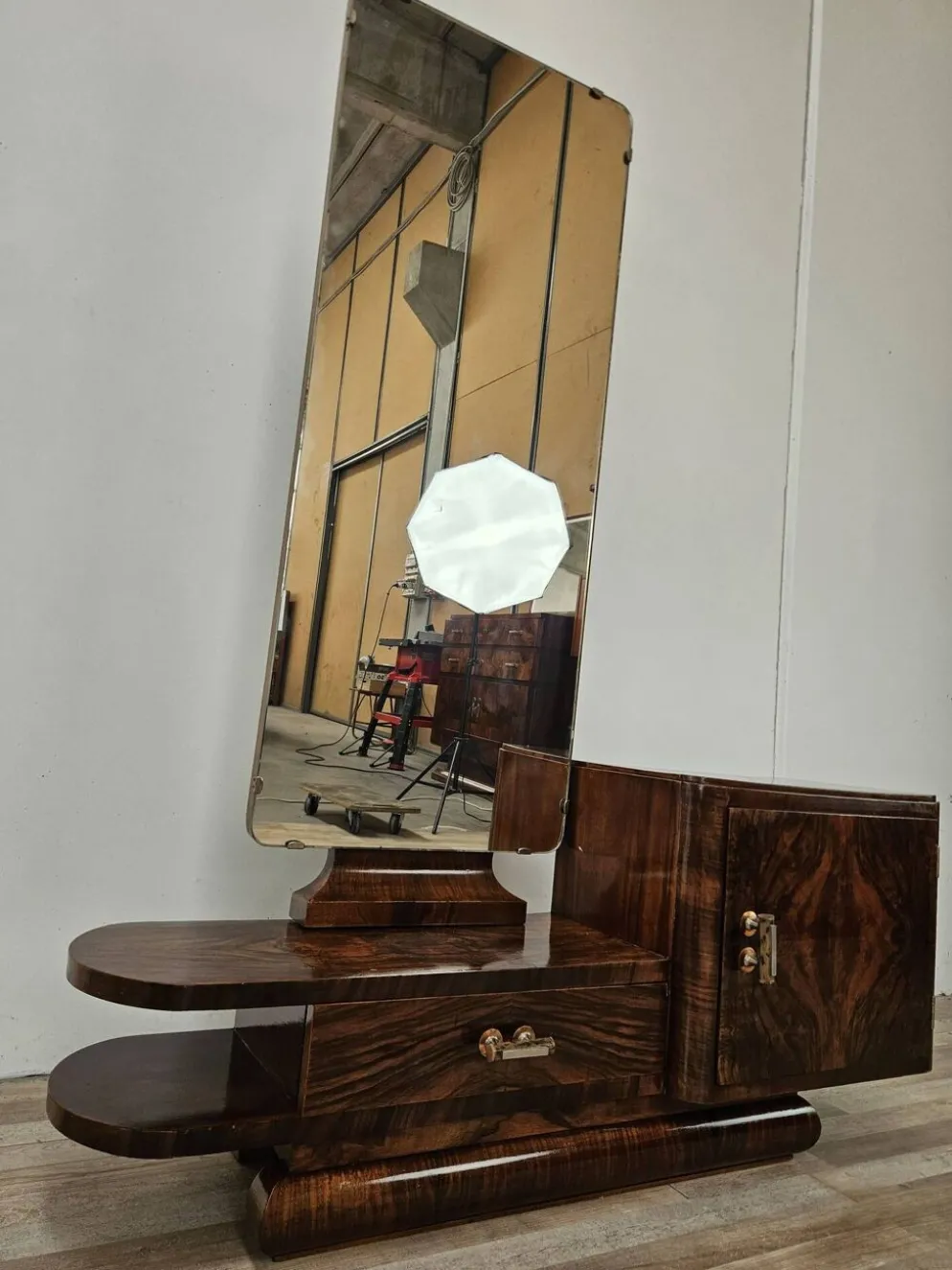 Table de coiffeuse Art Déco en noyer avec miroir, design italien, années 1940.
