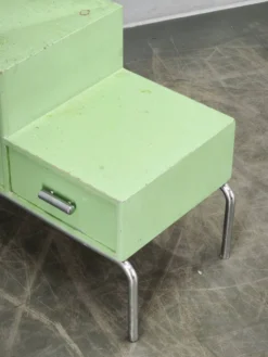 Table de coiffeuse Bauhaus en verre vert tchèque avec miroir et cadre en chrome, années 1930