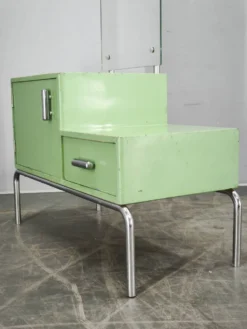 Table de coiffeuse Bauhaus en verre vert tchèque avec miroir et cadre en chrome, années 1930