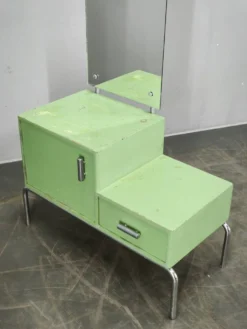 Table de coiffeuse Bauhaus en verre vert tchèque avec miroir et cadre en chrome, années 1930