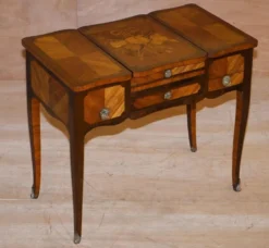 Table de Coiffeuse Louis XV Restaurée XIXe Siècle par Alfred Beurdeley