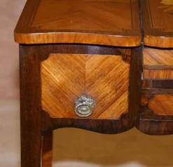 Table de Coiffeuse Louis XV Restaurée XIXe Siècle par Alfred Beurdeley