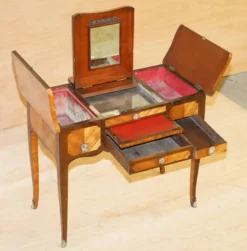 Table de Coiffeuse Louis XV Restaurée XIXe Siècle par Alfred Beurdeley