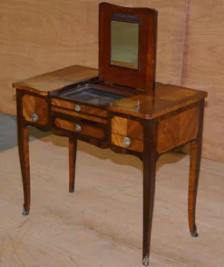 Table de Coiffeuse Louis XV Restaurée XIXe Siècle par Alfred Beurdeley