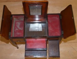 Table de Coiffeuse Louis XV Restaurée XIXe Siècle par Alfred Beurdeley