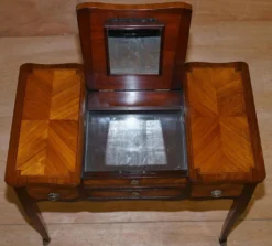 Table de Coiffeuse Louis XV Restaurée XIXe Siècle par Alfred Beurdeley