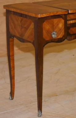 Table de Coiffeuse Louis XV Restaurée XIXe Siècle par Alfred Beurdeley