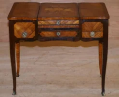 Table de Coiffeuse Louis XV Restaurée XIXe Siècle par Alfred Beurdeley
