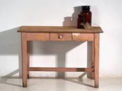 Table de cuisine ancienne en bois de pin – Europe centrale, vers 1900