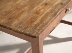 Table de cuisine ancienne en bois de pin – Europe centrale, vers 1900