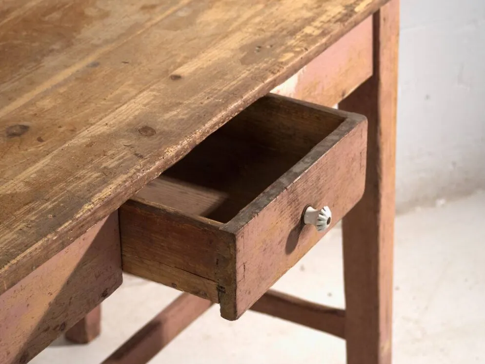 Table de cuisine ancienne en bois de pin – Europe centrale, vers 1900