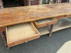 Table de drapier, meuble d'atelier