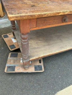 Table de drapier, meuble d'atelier