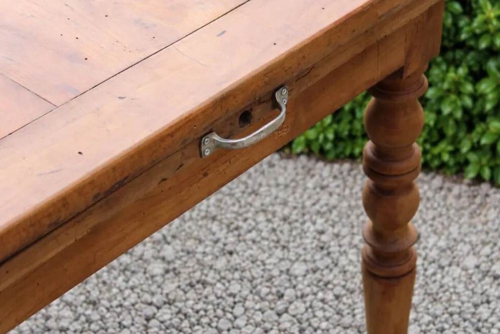 Table de ferme ancienne en bois – pieds tournés, tiroir et rallonge d’appoi