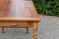 Table de ferme ancienne en bois – pieds tournés, tiroir et rallonge d’appoi