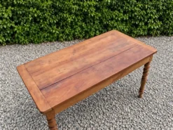 Table de ferme ancienne en bois – pieds tournés, tiroir et rallonge d’appoi