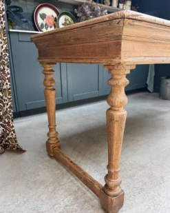 Table de ferme aux pieds tournés en chêne (rénovée)