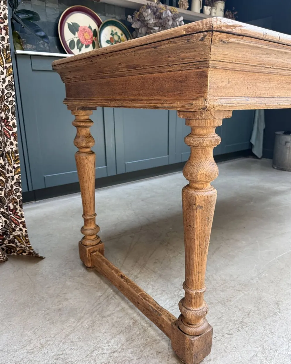 Table de ferme aux pieds tournés en chêne (rénovée)