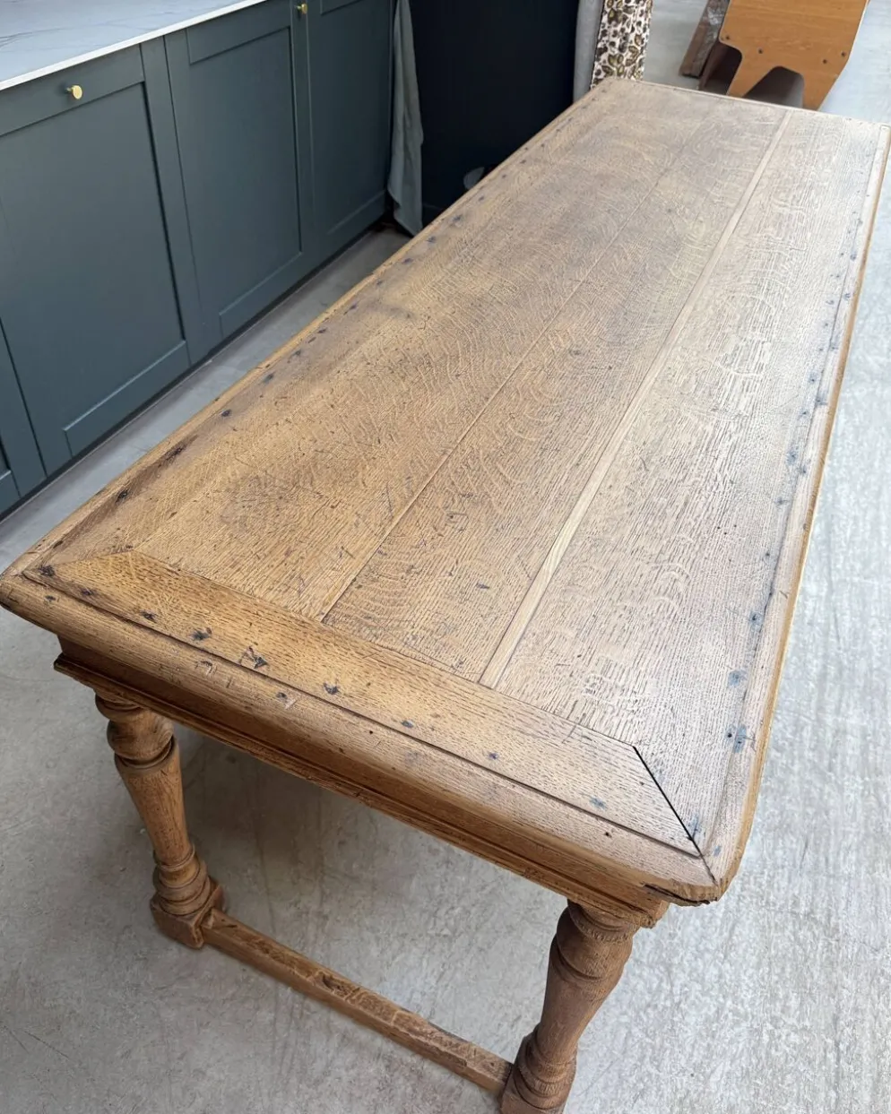 Table de ferme aux pieds tournés en chêne (rénovée)