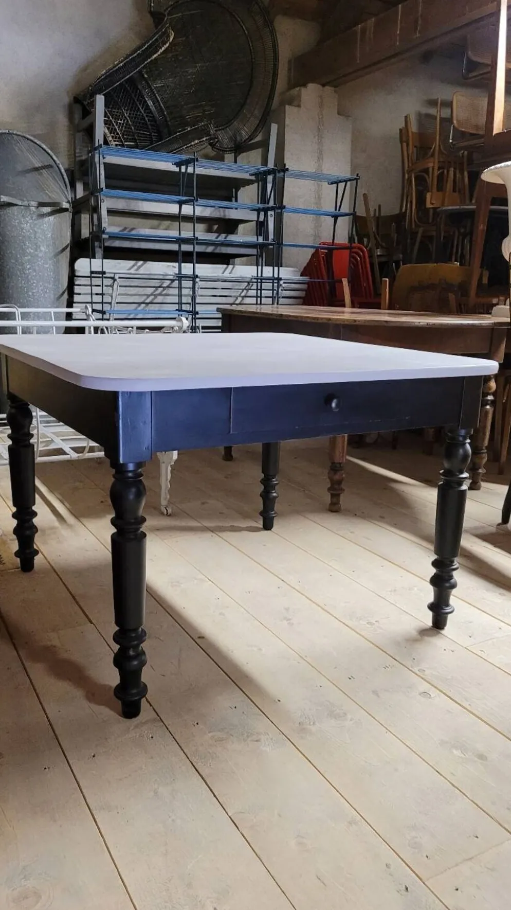 Table de ferme bistrot patiné ancienne, un tiroir