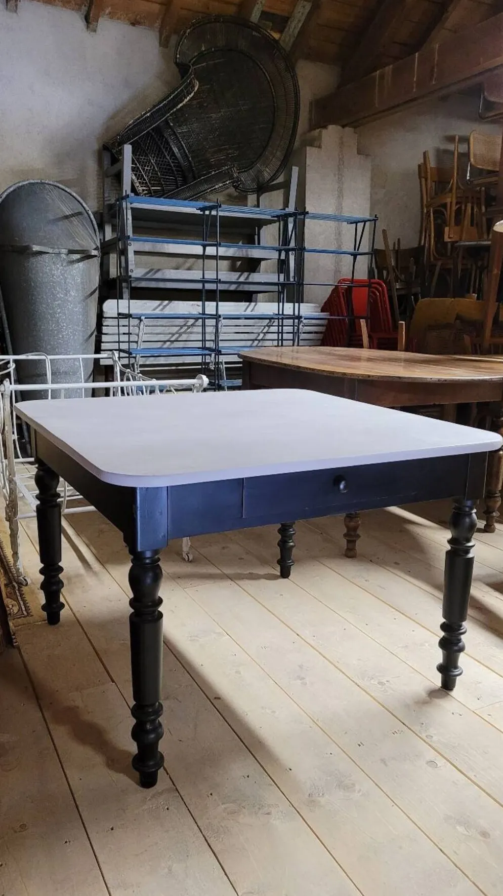 Table de ferme bistrot patiné ancienne, un tiroir