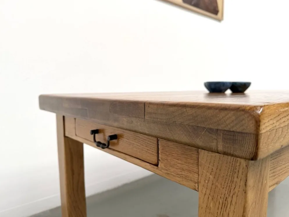 Table de ferme en chêne massif, pieds carrés, un tiroir, France, années 196